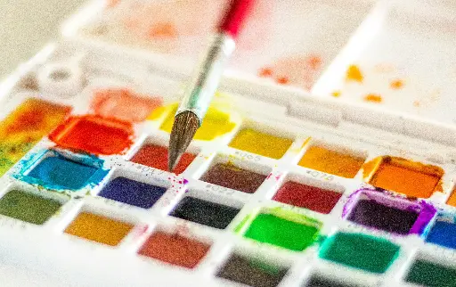 水彩顏料套裝（18 色 + 畫筆）